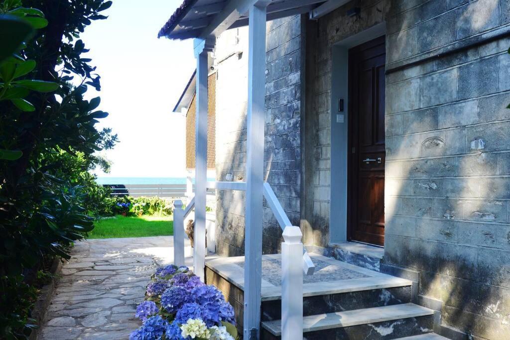 Amazing Beach House Chorefton Exterior photo