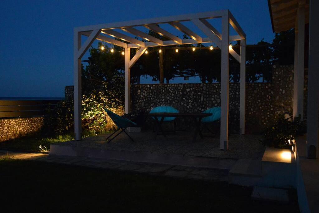 Amazing Beach House Chorefton Exterior photo