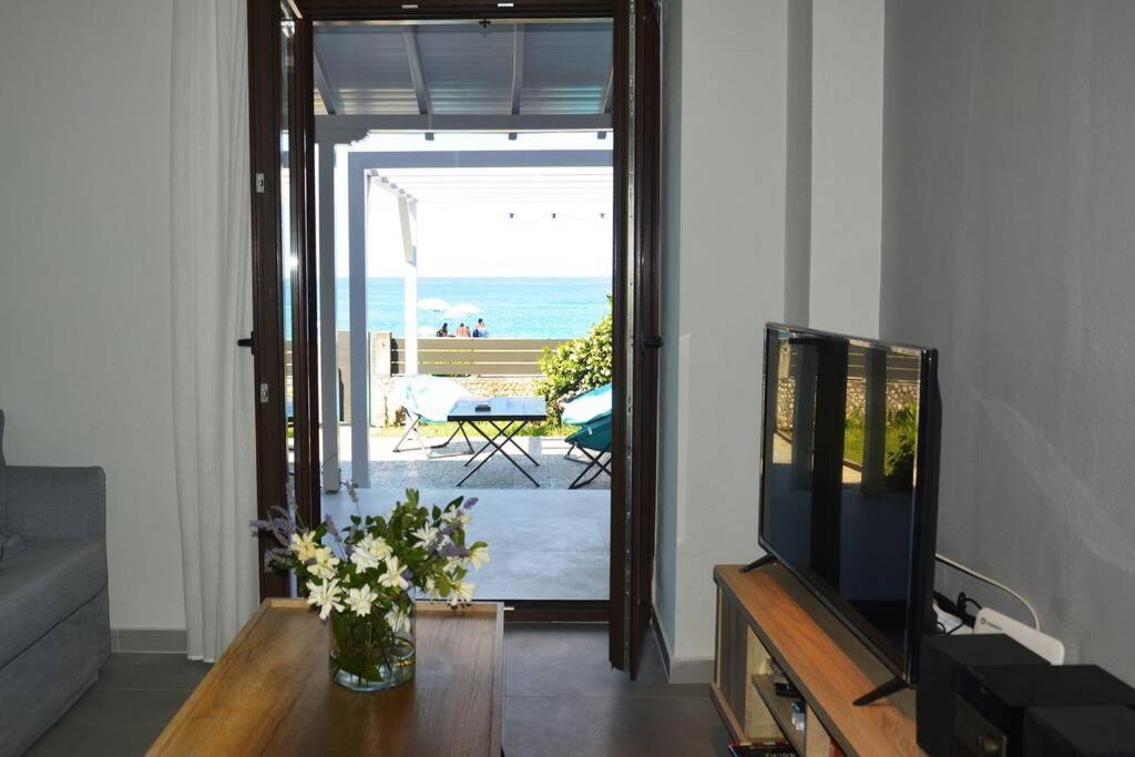 Amazing Beach House Chorefton Exterior photo